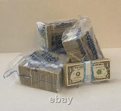 1 Paquet (100 $) de sangles de banque en circulation régulière de billets d'un dollar. Valeur faciale de 100 $.