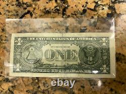 2017 Un billet de un dollar américain binaire véritable de 1 $ avec un numéro de série fantaisie F 01011100 A