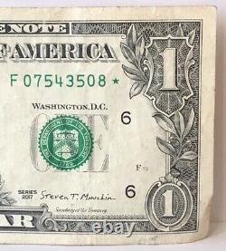Erreur de note étoile solide avec un numéro de série fantaisie sur un billet d'un dollar Note étoile F07543508