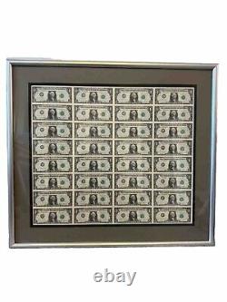 Feuille non coupée de 1981 de 32 billets de 1 dollar de la Réserve fédérale, non circulée, encadrée
