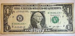Numéro de série en double billet d'un dollar 2013 B New York en très bon état.