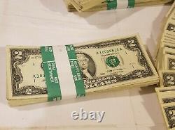 Un Paquet 100 A Fait Circuler Deux Billets D’un Dollar. (200 $) En Bracelet De La Réserve Fédérale. Argent